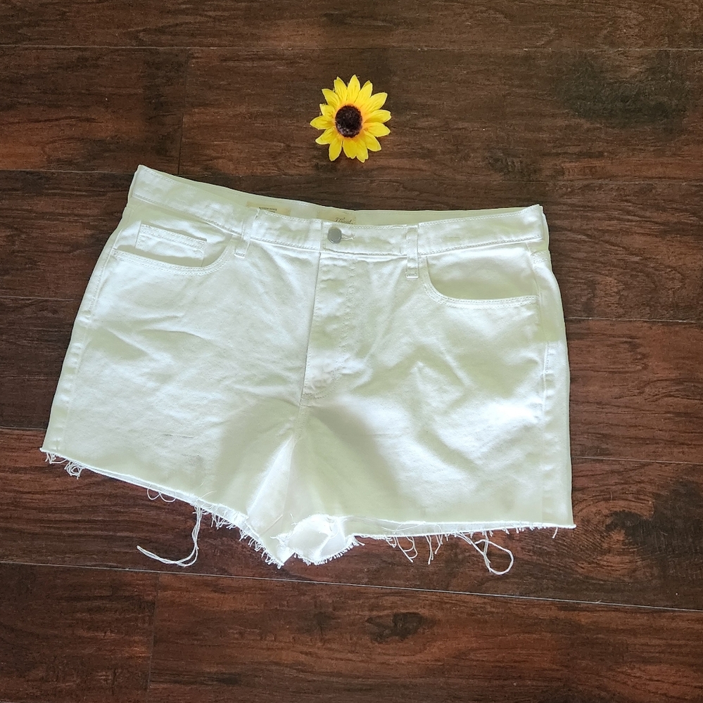 Universal Thread White Boyfriend Shorts - image 2